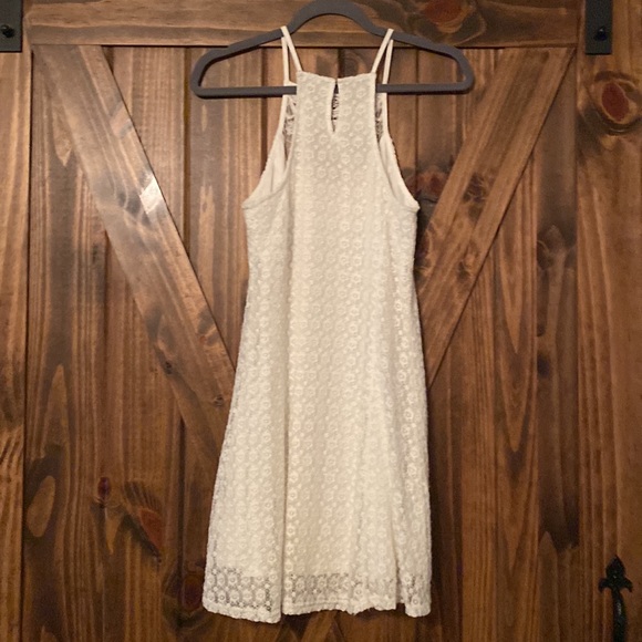 White dress - Picture 3 of 5